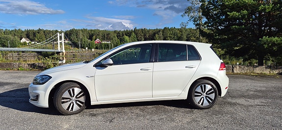 Volkswagen e-Golf VII 4 of 25