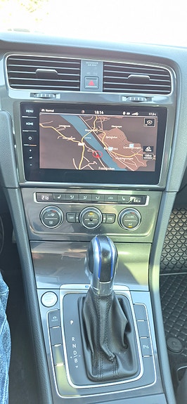 Volkswagen e-Golf VII 18 of 25