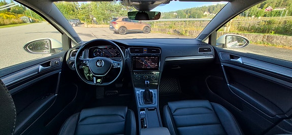 Volkswagen e-Golf VII 10 of 25