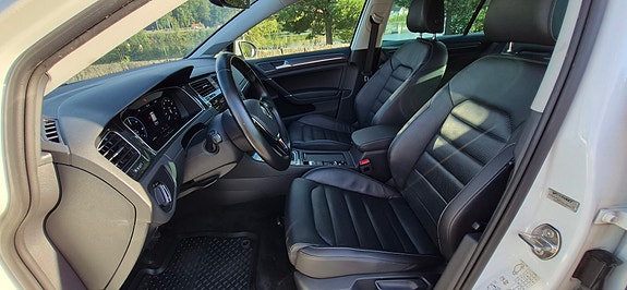 Volkswagen e-Golf VII 12 of 25