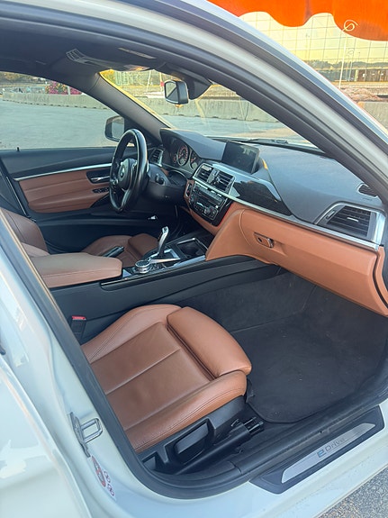 BMW 330e 6 of 8