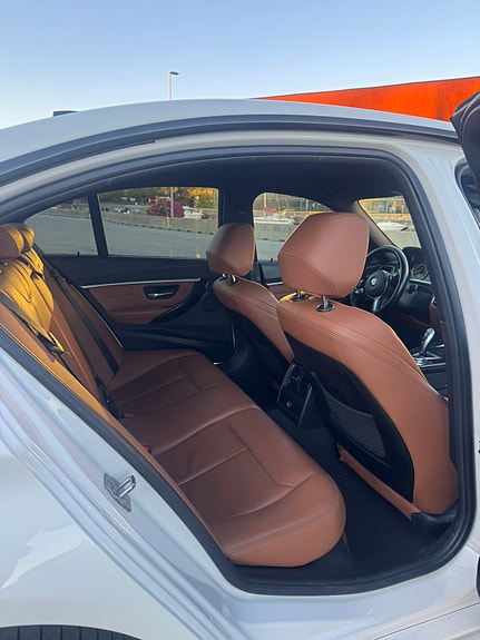 BMW 330e 7 of 8