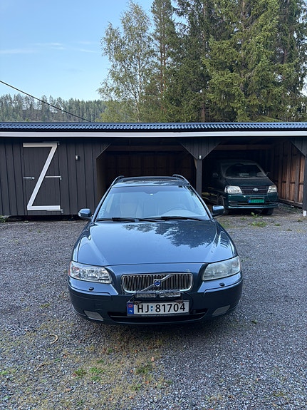 Volvo V70 2 of 25