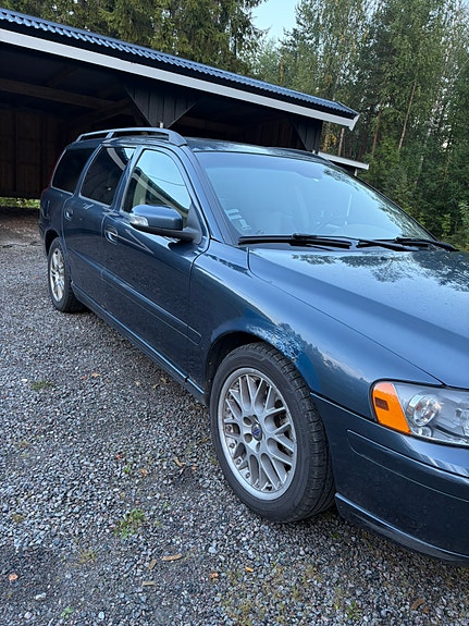 Volvo V70 10 of 25