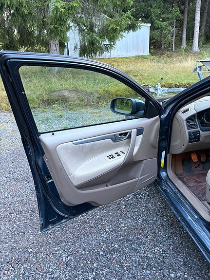 Volvo V70 17 of 25
