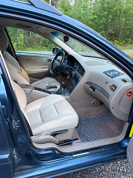 Volvo V70 16 of 25