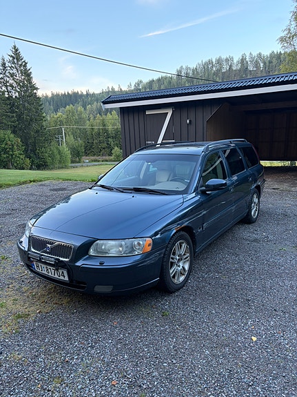 Volvo V70 3 of 25
