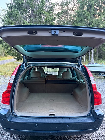 Volvo V70 12 of 25