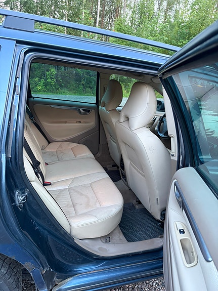 Volvo V70 14 of 25