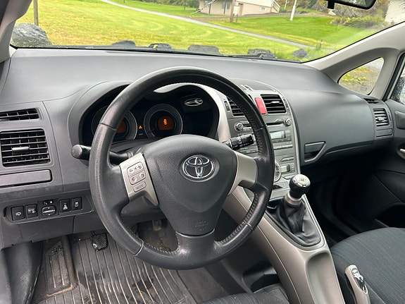 Toyota Auris 6 of 11