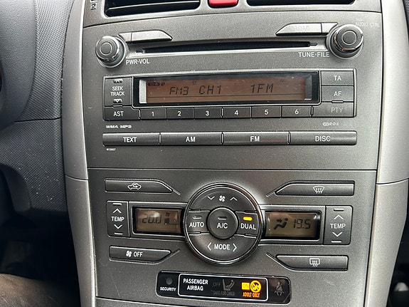 Toyota Auris 8 of 11
