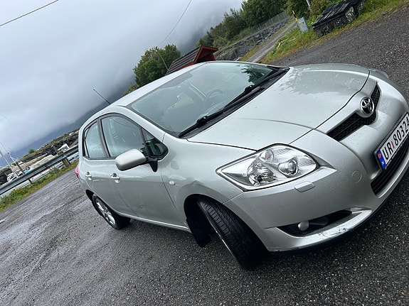 Toyota Auris 2 of 11