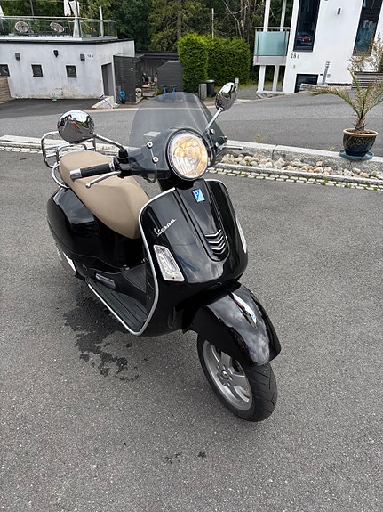Vespa GTS 300 10 of 15