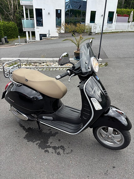 Vespa GTS 300 9 of 15