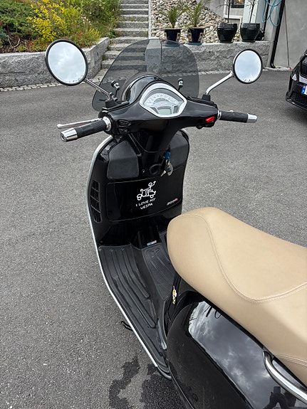 Vespa GTS 300 6 of 15