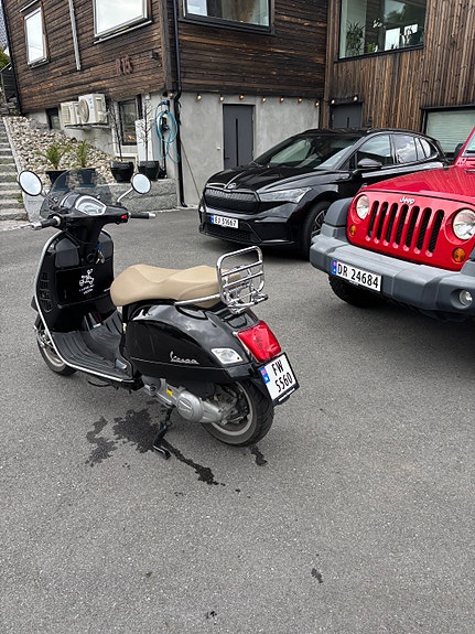 Vespa GTS 300 3 of 15
