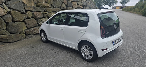 Volkswagen UP! 4 of 21