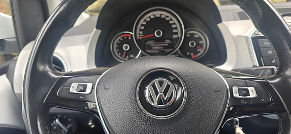 Volkswagen UP! 13 of 21
