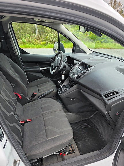Ford Transit Connect 13 of 27