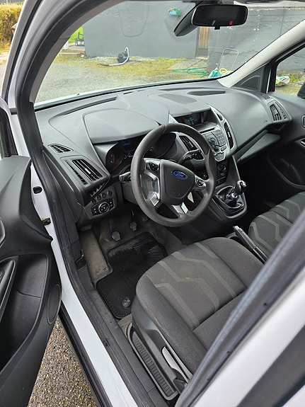 Ford Transit Connect 12 of 27