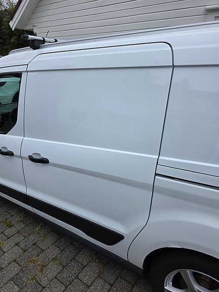 Ford Transit Connect 8 of 27