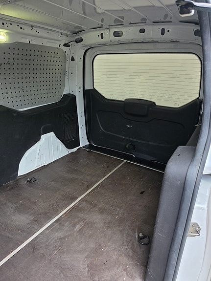 Ford Transit Connect 22 of 27