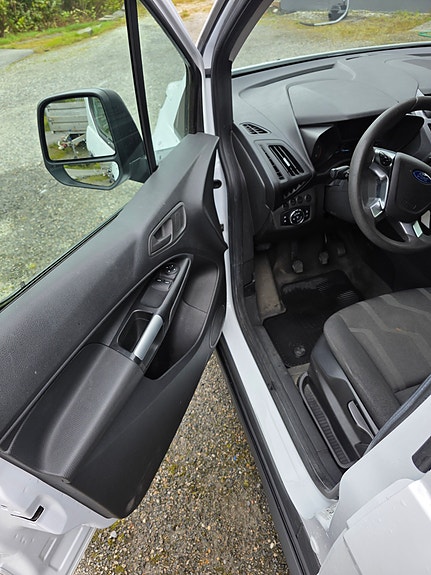 Ford Transit Connect 17 of 27
