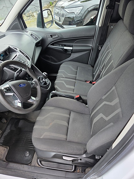 Ford Transit Connect 14 of 27
