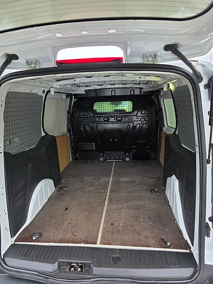 Ford Transit Connect 24 of 27