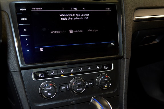 Volkswagen e-Golf VII 22 of 29