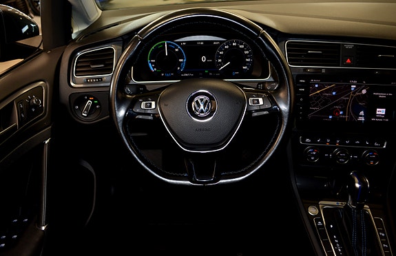 Volkswagen e-Golf VII 13 of 29