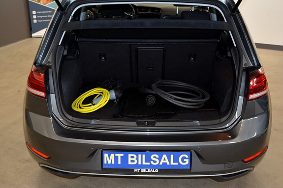Volkswagen e-Golf VII 8 of 29