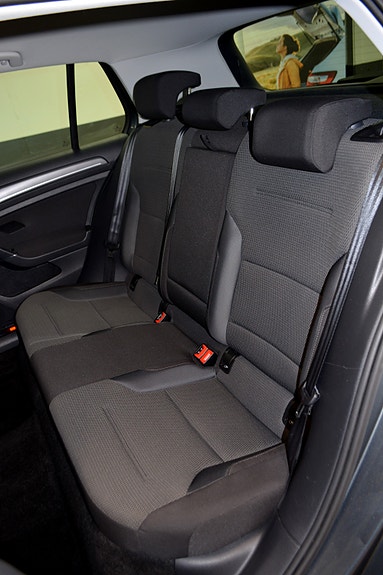Volkswagen e-Golf VII 11 of 29