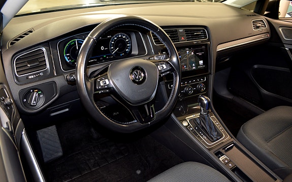 Volkswagen e-Golf VII 12 of 29