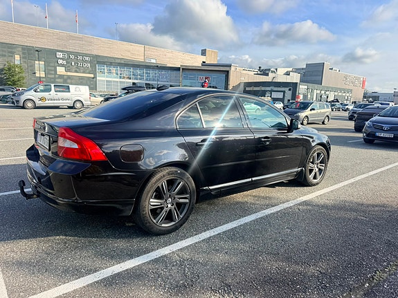 Volvo S80 2 of 8