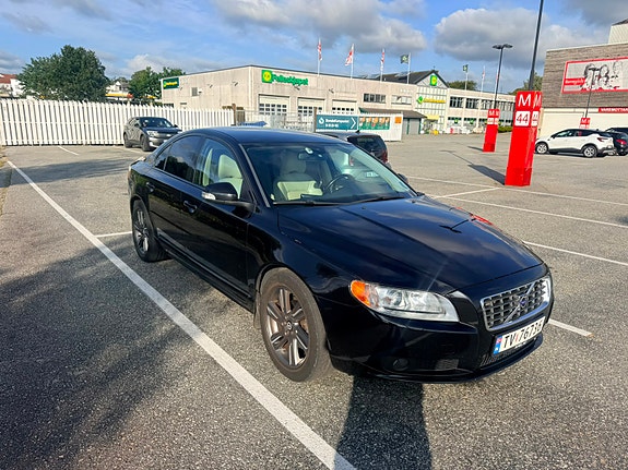 Volvo S80 4 of 8