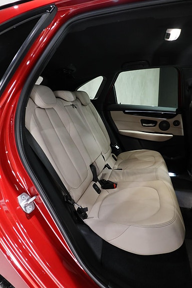BMW 225xe 26 of 30
