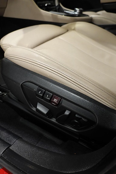 BMW 225xe 14 of 30