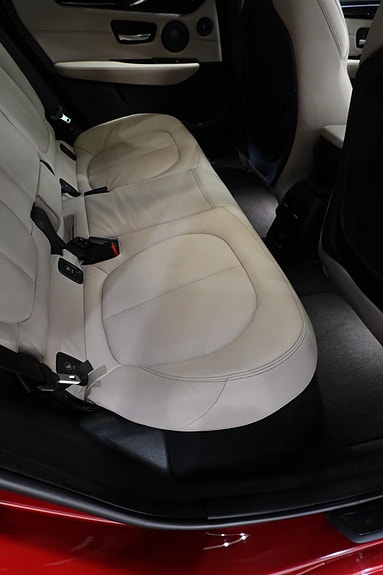 BMW 225xe 27 of 30