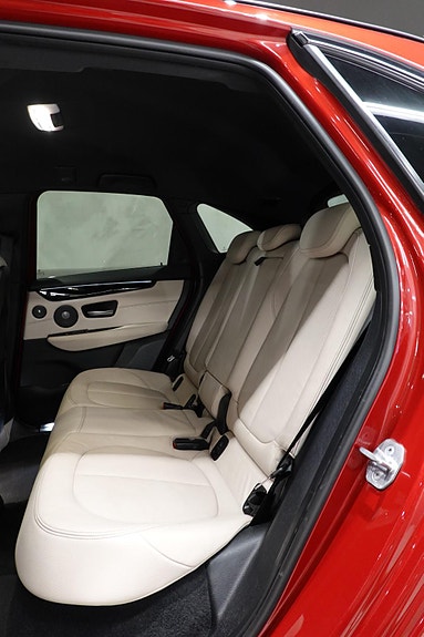 BMW 225xe 18 of 30