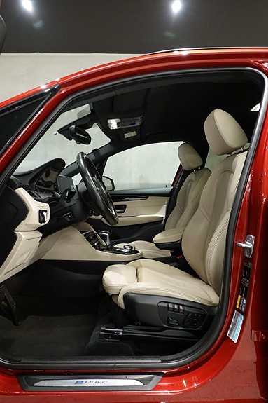 BMW 225xe 11 of 30