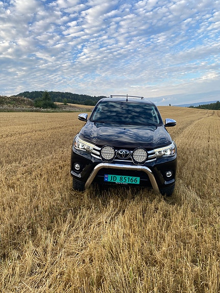 Toyota HiLux 4 of 25