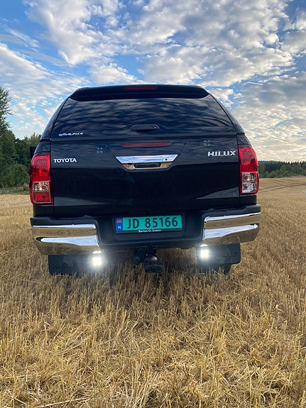 Toyota HiLux 10 of 25