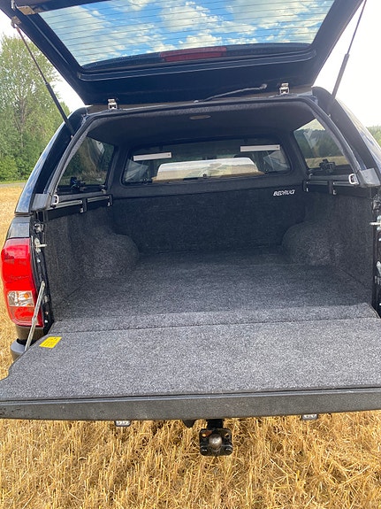 Toyota HiLux 11 of 25