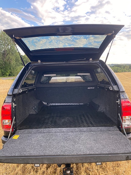 Toyota HiLux 16 of 25