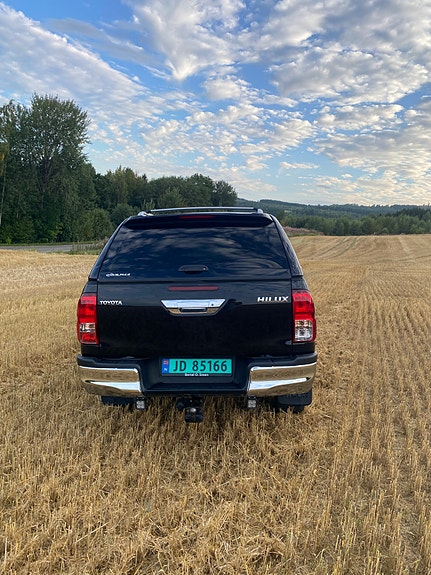 Toyota HiLux 17 of 25