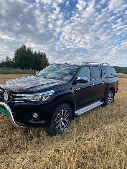 Toyota HiLux 8 of 25