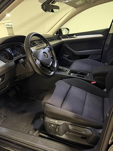 Volkswagen Passat 8 of 20