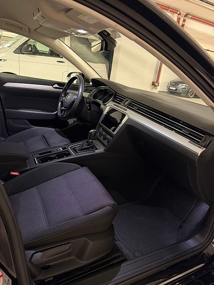 Volkswagen Passat 7 of 20