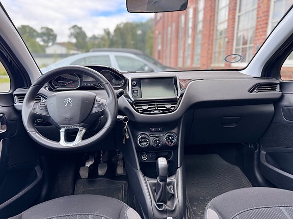 Peugeot 208 27 of 30